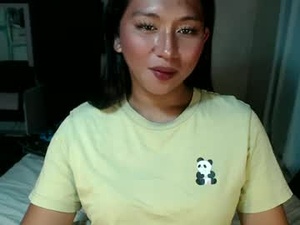 Screenshot from angel_youn02 webcams