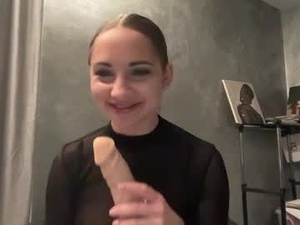 Screenshot from angelisa_fox webcams