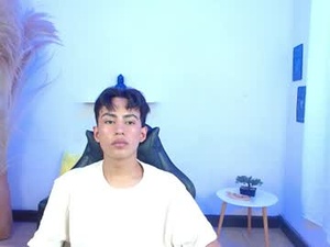 Screenshot from angelocum18 webcams
