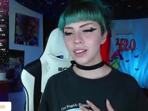 Screenshot from anni_420_ webcams