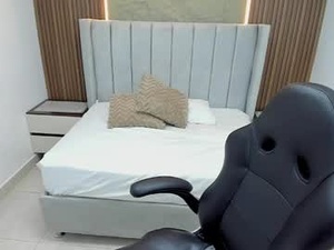 Screenshot from annirosse4 webcams