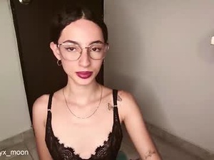 Screenshot from annyx_moon webcams