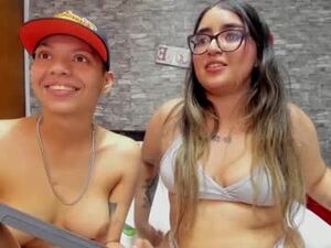 Screenshot from april_and_nick webcams