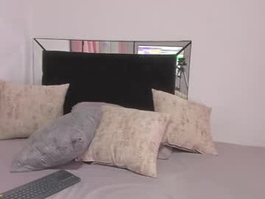 Screenshot from apriladamson_ webcams