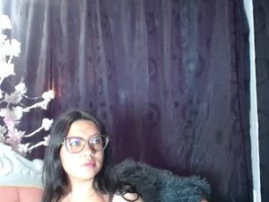 Screenshot from aprilcruz_12 webcams