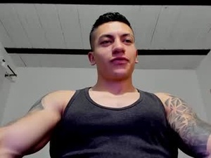 Screenshot from aquiles_51 webcams