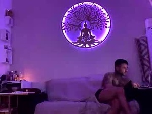 Screenshot from arabicboyspain webcams