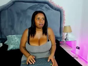 Screenshot from ariagreenn webcams