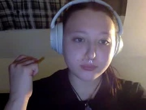 Screenshot from ariakinkygirl webcams