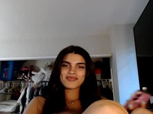 Screenshot from aridabratzdoll webcams