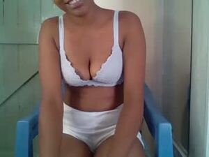 Screenshot from ariel_blossom24 webcams