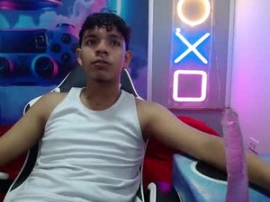 Screenshot from aron_hot11 webcams