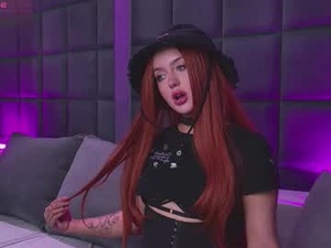 Screenshot from arrestingbeauty webcams
