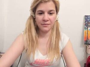 Screenshot from artsyandcraftsy_ webcams