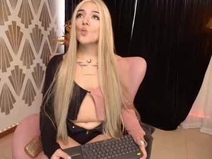 Screenshot from ashleyvalirya webcams