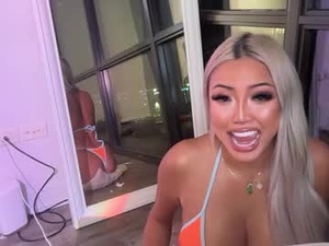 Screenshot from ashlynkira webcams