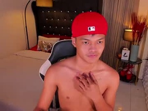 Screenshot from asianhugescott webcams