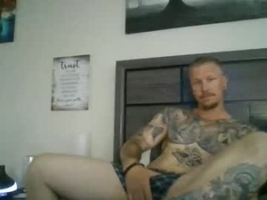 Screenshot from athletic_skater779 webcams
