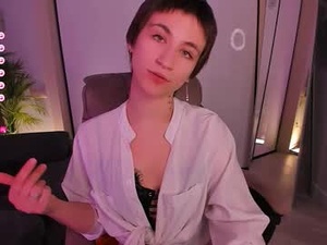 Screenshot from autumnwhisper_ webcams