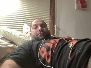 Screenshot from averagejoe345977 webcams