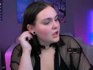 Screenshot from awesomemonica webcams