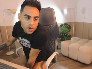 Screenshot from axel_devil webcams