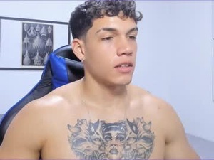 Screenshot from axel_taylor21 webcams