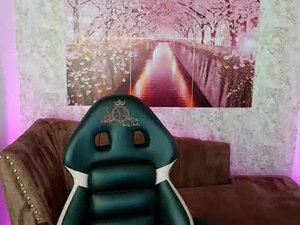 Screenshot from aylanny_m webcams