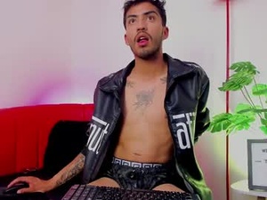 Screenshot from aziel_jenner webcams