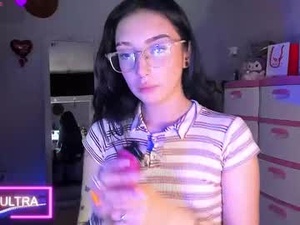 Screenshot from baby_lily1 webcams