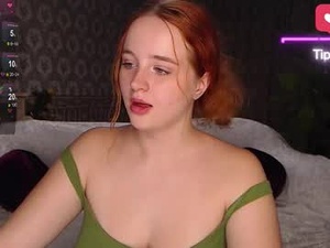 Screenshot from baby_little_fox webcams