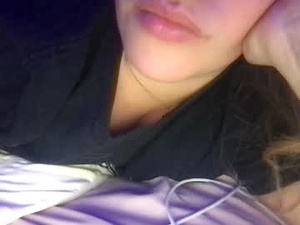 Screenshot from babyhoney333 webcams