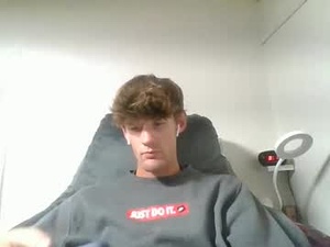 Screenshot from basicallyjustmee webcams