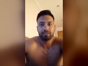 Screenshot from bearpapi858412 webcams