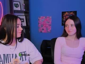 Screenshot from bella_dorn webcams