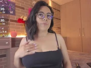 Screenshot from bella_fournier webcams