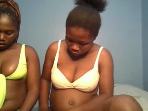 Screenshot from bella_rose3 webcams