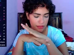 Screenshot from belle_katty000 webcams