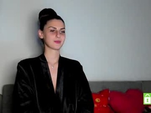 Screenshot from belovedkhlloe webcams