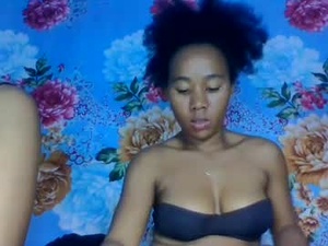 Screenshot from bemoniquee webcams