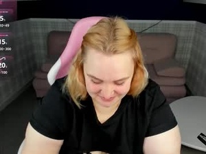 Screenshot from betty_bass webcams
