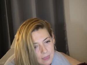 Screenshot from bettymilf1 webcams