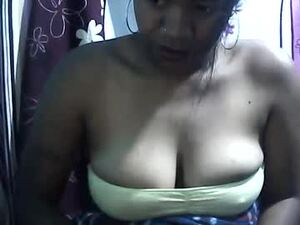 Screenshot from bigclito25 webcams