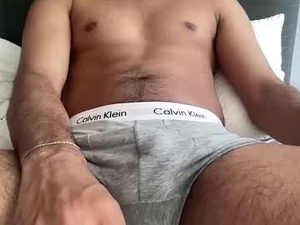 Screenshot from biggbrown12 webcams