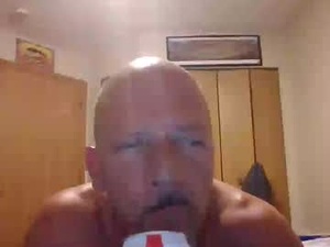 Screenshot from bill8ball798372 webcams