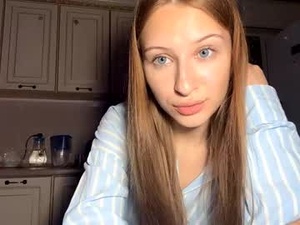 Screenshot from bloody_petal webcams