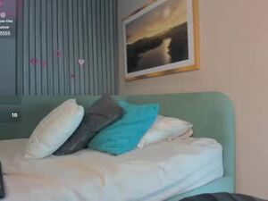 Screenshot from blue_sixx webcams