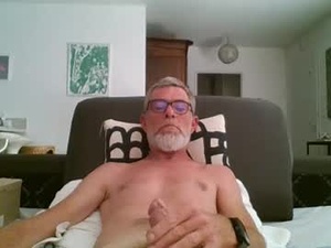 Screenshot from bobleymar33 webcams