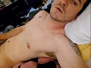 Screenshot from bombinshaman webcams