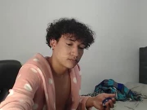 Screenshot from boy_coll webcams